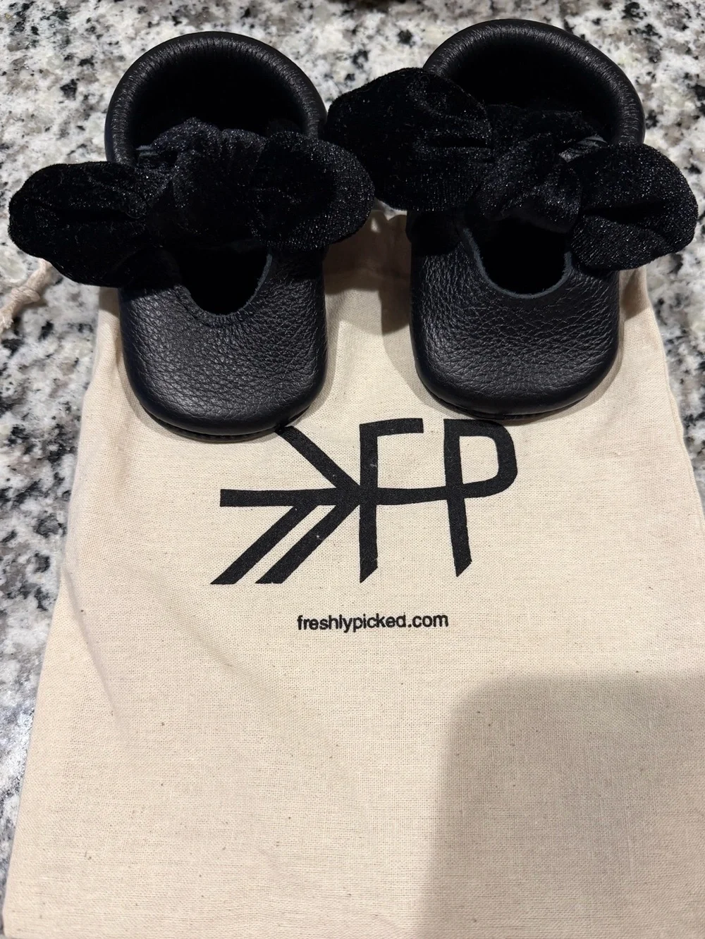 Freshly Picked Black Leather Baby Mary Jane Shoes with Velvet Bow